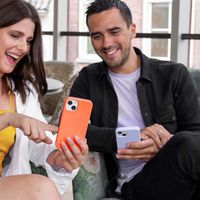 Accezz Liquid Silikoncase Apple iPhone 14 / 13 - Nectarine