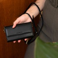 Selencia Clutch Klapphülle aus veganem Leder mit herausnehmbarem Case iPhone Xr