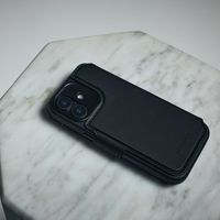 Decoded 2 in 1 Leather Klapphülle MagSafe Apple iPhone 17 - Solid Clay