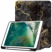 imoshion Trifold Klapphülle für das iPad 6 (2018) 9.7 Zoll / iPad 5 (2017) 9.7 Zoll / Air 2 (2014) / Air 1 (2013) - Black Marble