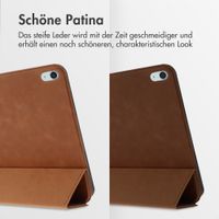 Accezz Leder Trifold Klaphülle Apple iPad 11 (2025) 11 Zoll A16 / iPad 10 (2022) 10.9 Zoll - Cognac