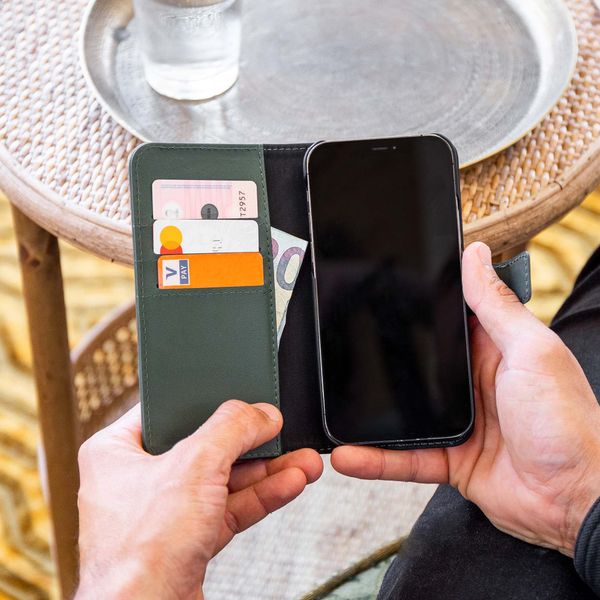Accezz Premium Leather 2 in 1 Wallet Bookcase Samsung Galaxy A54 (5G) - Grün