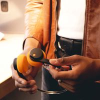 MONDO by Defunc Freestyle On-Ear Kopfhörer - Kabelloser Kopfhörer - Greige