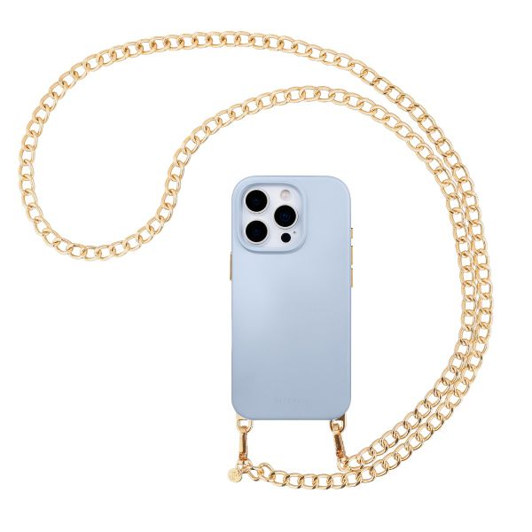 Selencia Rivièra MagSafe Backcover mit abnehmbaren Haken für das Apple iPhone 16 Pro Max - Powder Blue + Bold Chain (130 cm) - Gold