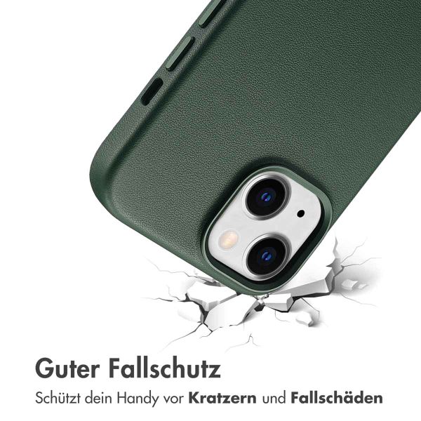 Accezz MagSafe Leather Backcover für das iPhone 15 - Cedar Green