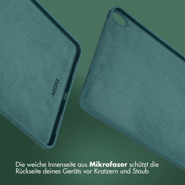 Accezz Liquid Silicone Back Cover mit Stifthalter für das iPad Air 11 Zoll (2024) M2 / Air 5 (2022) / Air 4 (2020) - Dunkelgrün