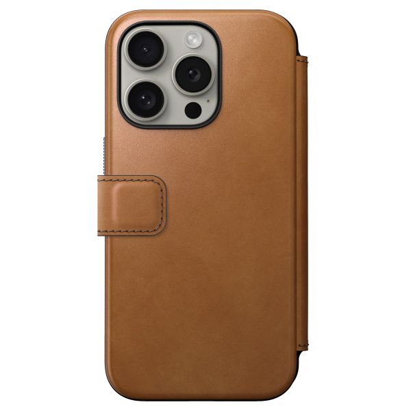 Nomad Modern Leather Folio Klapphülle für das iPhone 15 Pro - English Tan