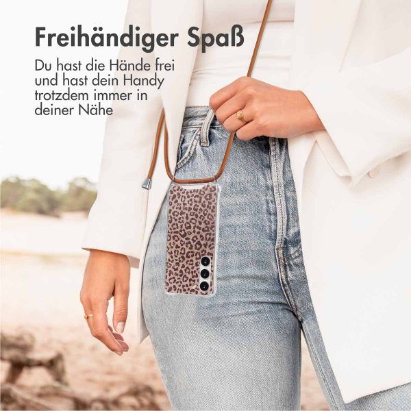 imoshion Design Hülle mit Band Samsung Galaxy S23 - Leopard Mood