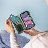 imoshion Luxuriöse Portemonnaie-Klapphülle iPhone SE (2022 / 2020) 8 / 7 - Grün