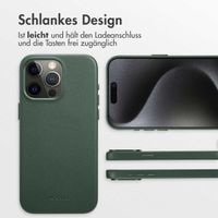 Accezz MagSafe Leather Backcover für das iPhone 15 Pro Max - Cedar Green