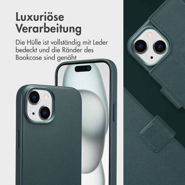 Accezz 2-in-1 Klapphülle aus Leder mit MagSafe für das Apple iPhone 15 - Cedar Green