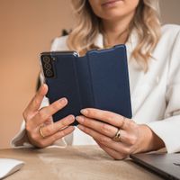 Accezz Xtreme Wallet Klapphülle Apple iPhone 14 Plus - Dunkelblau