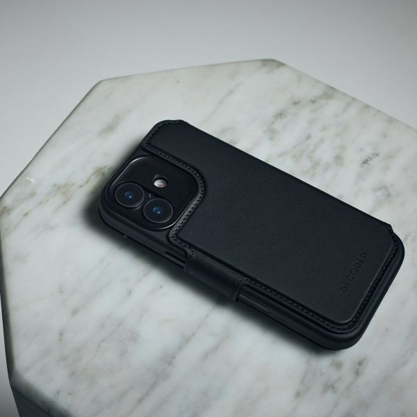 Decoded 2 in 1 Leather Klapphülle MagSafe Apple iPhone 17 - Schwarz