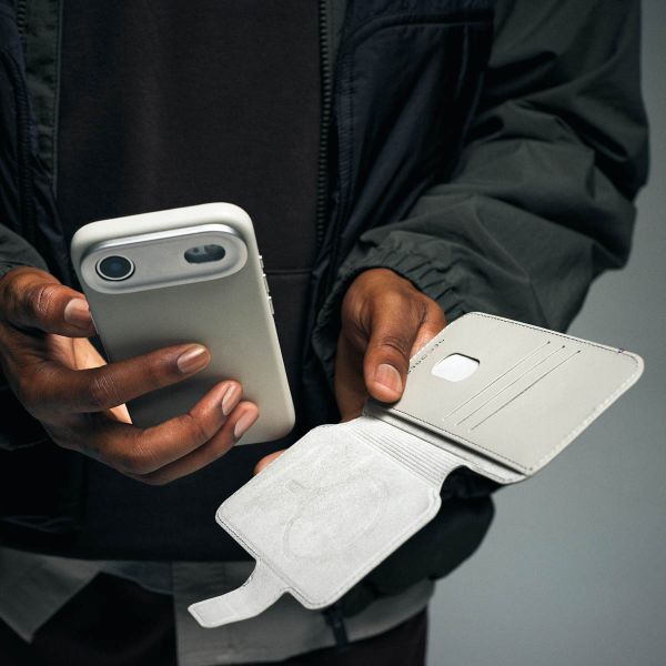 Decoded 2 in 1 Leather Klapphülle MagSafe Apple iPhone 17 Pro - Navy Shadow