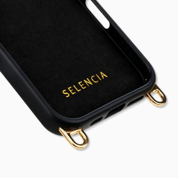 Selencia Rivièra MagSafe Backcover mit abnehmbaren Haken für das Apple iPhone 16 Pro - Velvet Black + Sleek Chain (130 cm) - Gold
