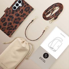 Selencia Sabi Klapphülle mit Leopardenmuster Samsung Galaxy S24 / S25 - Mocha Brown