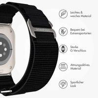 imoshion Nylon-Armband Alpine für die Apple Watch Series 1 bis 9 / SE (38/40/41 mm) | Series 10 (42 mm) - Schwarz