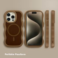 Selencia Wavy Backcover mit MagSafe Apple iPhone 15 Pro - Mocha Brown