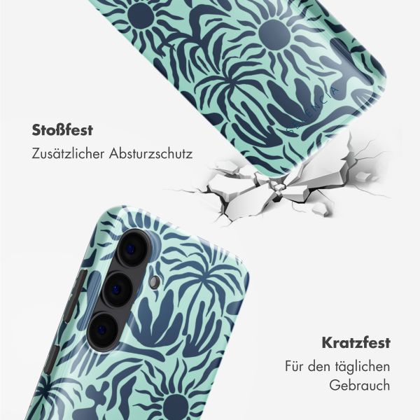 Selencia Vivid Tough Back Cover für das Samsung Galaxy S24 - Tropical Vibes Light Blue