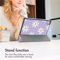 imoshion Design Trifold Klaphülle Apple iPad 9 (2021) 10.2 Zoll / iPad 8 (2020) 10.2 Zoll / iPad 7 (2019) 10.2 Zoll - Flowers Distance