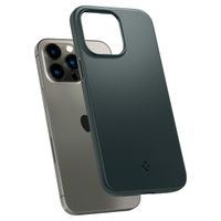 Spigen Thin Fit™ Hardcase für das iPhone 14 Pro - Grün