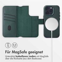 Accezz 2-in-1 Klapphülle aus Leder mit MagSafe für das iPhone 16 Pro Max - Cedar Green