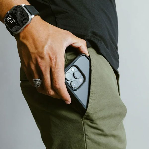 Nomad Rugged Case Apple iPhone 15 - Schwarz