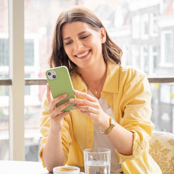 Accezz Liquid Silikoncase Apple iPhone 15 Plus - Grün