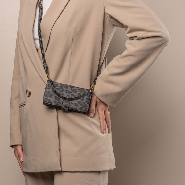 Selencia Sabi Klapphülle mit Leopardenmuster Apple iPhone 12 (Pro) - Midnight Black