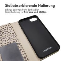 imoshion ﻿Design Klapphülle für das Apple iPhone SE (2022 / 2020) / 8 / 7 / 6(s) - Black And White Dots