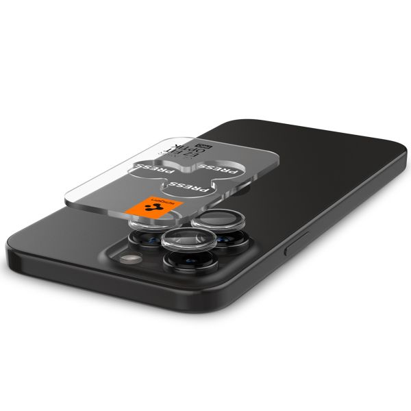 Spigen Glas.tR EZFit Optik Linsen Protektor 2er-Pack für das Apple iPhone 15 Pro / 15 Pro Max