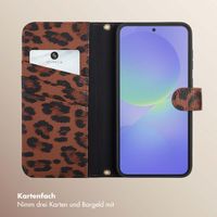 Selencia Sabi Klapphülle mit Leopardenmuster Samsung Galaxy A36 / A56 - Mocha Brown
