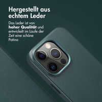 Accezz 2-in-1 Klapphülle aus Leder mit MagSafe für das iPhone 14 Pro - Cedar Green