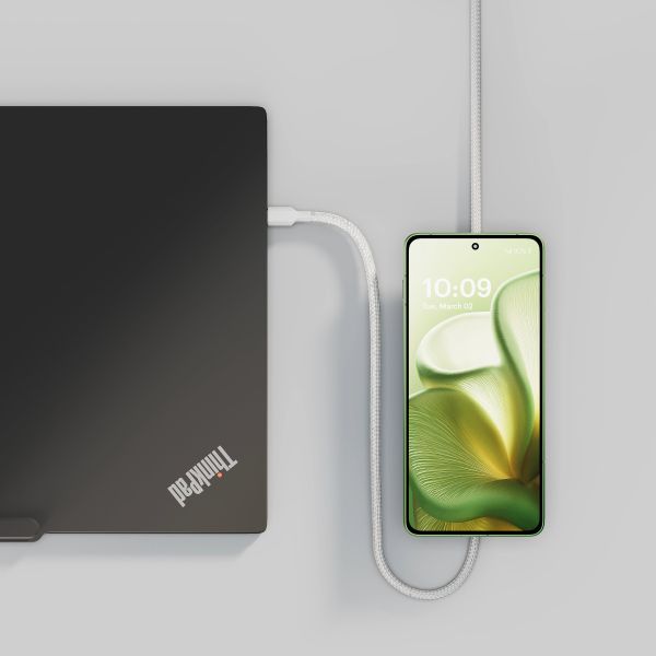 Zens Pro 2 USB-C-Kabel mit kabellosem Ladegerät für Telefon / Earbuds - MagSafe und Qi2 - Weiß