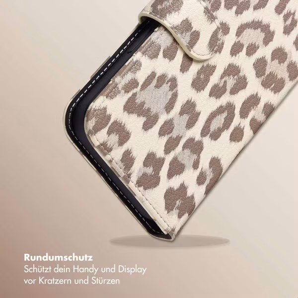 Selencia Sabi Klapphülle mit Leopardenmuster Apple iPhone 15 - Soft Ivory