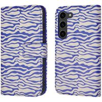 imoshion ﻿Design Klapphülle für das Samsung Galaxy S23 - White Blue Stripes