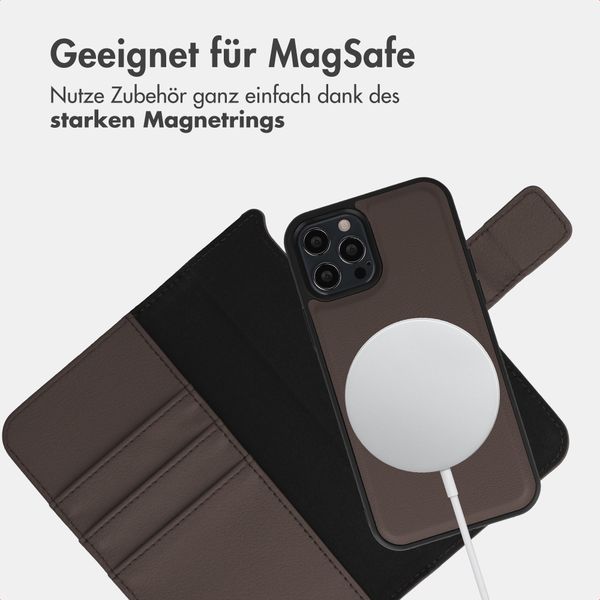 imoshion Herausnehmbare 2-in-1 Luxus-Bookcase Apple iPhone 12 (Pro) - Braun