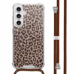 imoshion Design Hülle mit Band Samsung Galaxy S24 FE - Leopard Mood