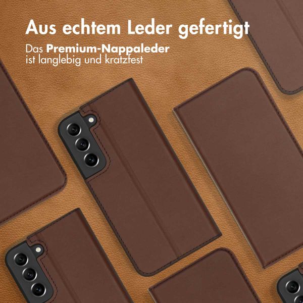 Accezz Premium Leather Slim Klapphülle Samsung Galaxy S22 Plus - Braun