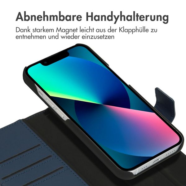 Accezz Premium Leather 2 in 1 Klapphülle für das iPhone 13 Mini - Dunkelblau