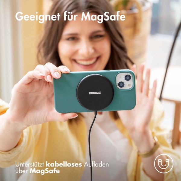 Accezz Liquid Silikoncase mit MagSafe für das iPhone 13 Pro - Grün