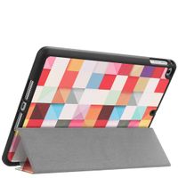 imoshion Design Trifold Klapphülle iPad 6 (2018) 9.7 Zoll / iPad 5 (2017) 9.7 Zoll / Air 2 (2014) / Air 1 (2013)