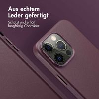 Accezz MagSafe Leather Backcover für das iPhone 15 Pro Max - Heath Purple