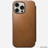 Nomad Modern Leather Folio Klapphülle für das iPhone 16 Pro Max - English Tan