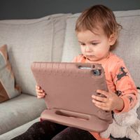 imoshion Schutzhülle mit Handgriff kindersicher für das Samsung Galaxy Tab A8 - Dusty Pink