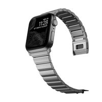 Nomad Titan-Gliederarmband für die Apple Watch Series 1 bis 10 / SE / Ultra (2) (44/45/46/49 mm) - Silber