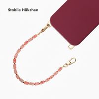Selencia Rivièra MagSafe Backcover mit abnehmbaren Haken für das Apple iPhone 15 Pro - Bold Burgundy + Sorbet Pop Handykette - Pink