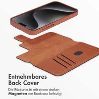 Accezz 2-in-1 Klapphülle aus Leder mit MagSafe für das iPhone 15 Pro Max - Sienna Brown