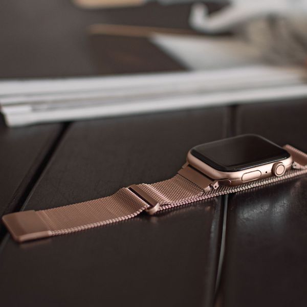 Uniq Dante Mesh-Stahlarmband für das  Apple Watch Series 1 t/m 9 / SE (38/40/41 mm) | Series 10 / 11 (42 mm) - Rose