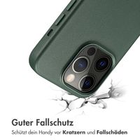 Accezz MagSafe Leather Backcover für das iPhone 13 Pro - Cedar Green